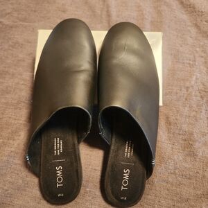 TOMS Black Leather Slip-On Mules
